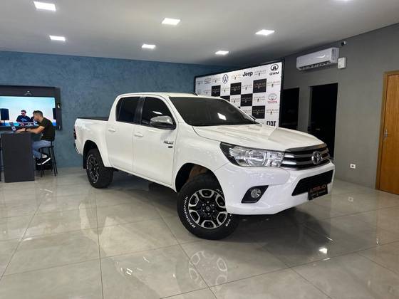 TOYOTA HILUX 2.7 SR 4X2 CD 16V FLEX 4P AUTOMÁTICO TOYOTA HILUX 2.7 SR 4X2 CD 16V FLEX 4P AUTOMÁTICO
